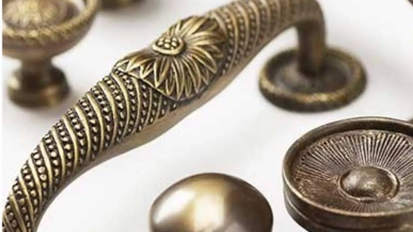آلية الأثاث